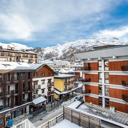 Gate - Main Street By Cervino View Experience